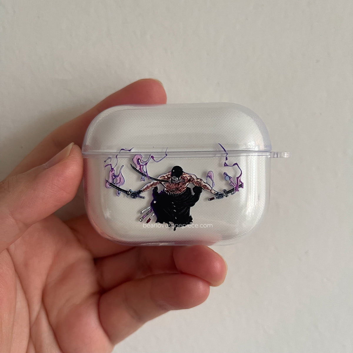 Capa para AirPods – Zoro Rei do Inferno