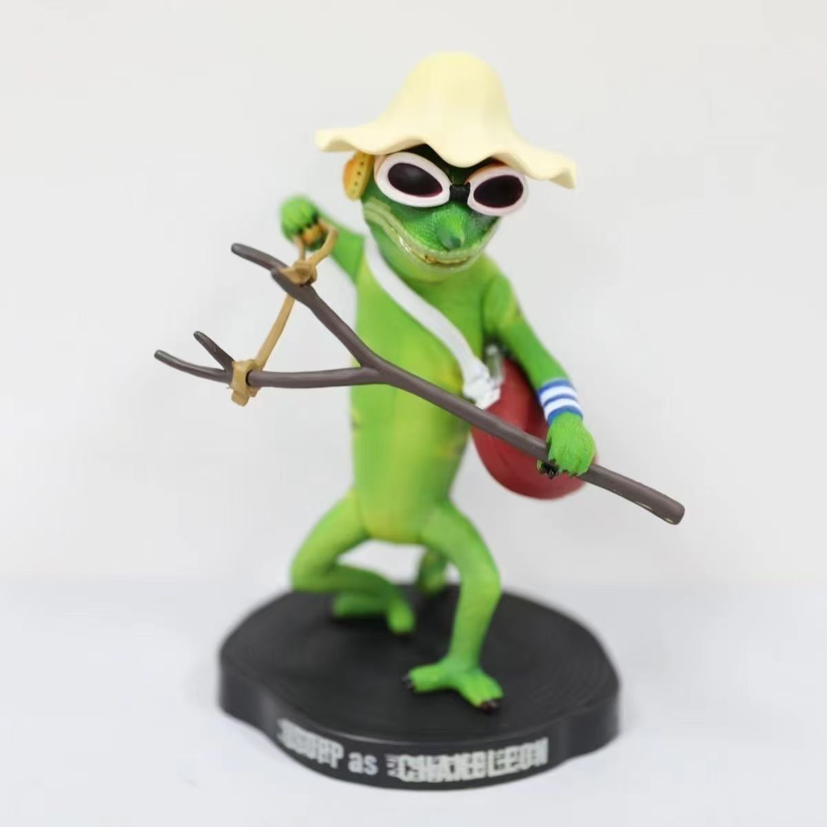 Straw Hats as Animals Figure