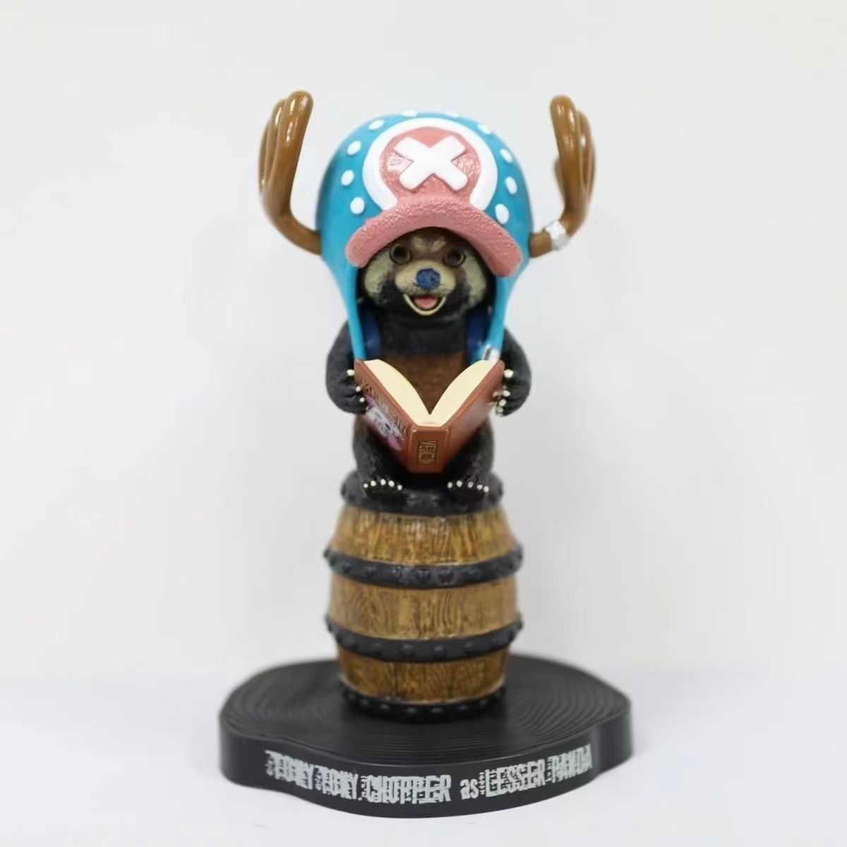 Straw Hats as Animals Figure